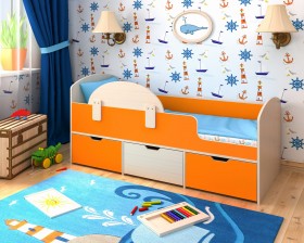 Кровать Малыш-мини с бортиком Дуб молочный/Оранжевый в Новосибирске - katalogmebeli.com | фото